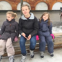 Looking for au pair for nice and easy family